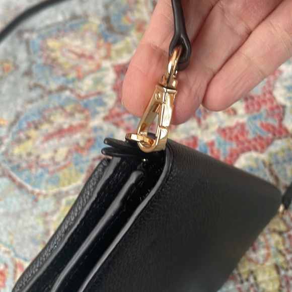 Michael Kors authentic black pebbled crossbody w/gold hardware - Picture 11 of 12